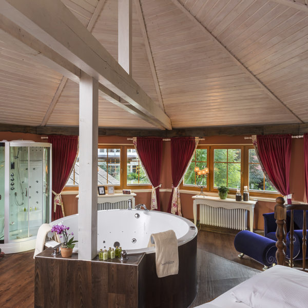 Spa Suite mit Badewanne und Dampfdusche
