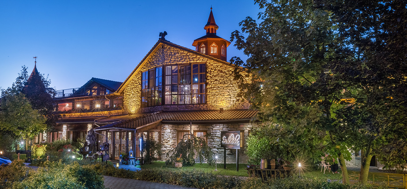 Hotel Seeschlösschen Außenansicht abends